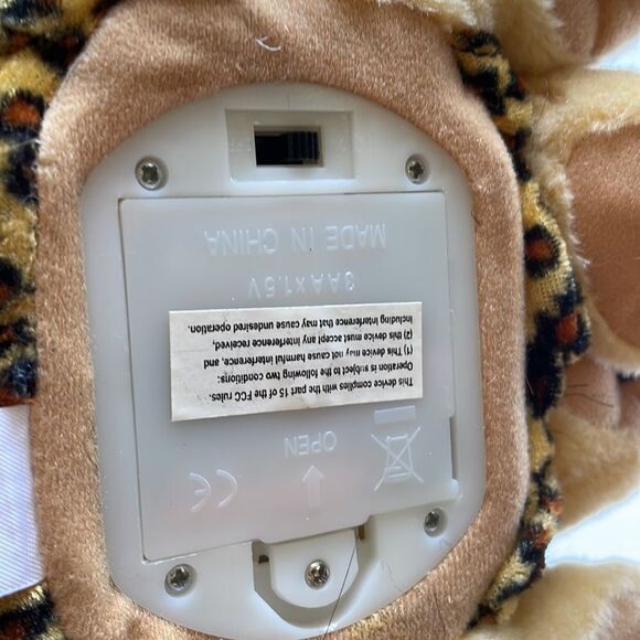 Kids of America 2009 animated Caveman lion plush/ plays theme Addams  Family - Picture 9 of 9